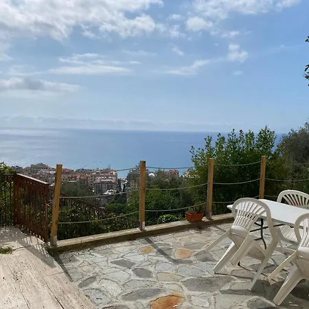 Prima Collina Spaziosa Casa Vista Mare Per 10 Persone Apartmán Alassio