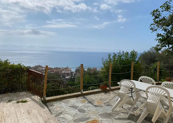 Prima Collina Spaziosa Casa Vista Mare Per 10 Persone Lägenhet Alassio