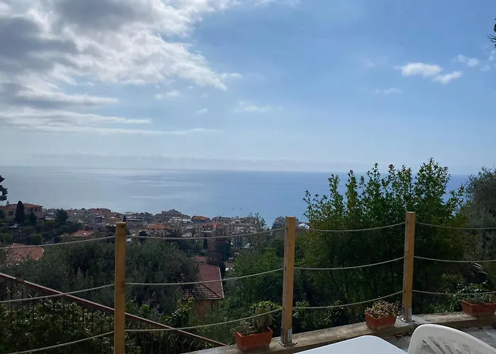 Prima Collina Spaziosa Casa Vista Mare Per 10 Persone Lägenhet Alassio